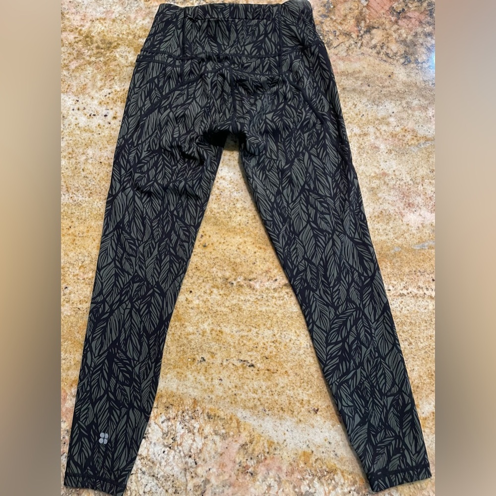Like New Sweaty Betty Power 7/8 length 24” Green Leaf Leggings - Picture 2 of 3